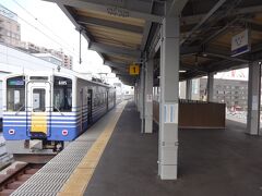 【その２】からのつづき

三国芦原線の電車に乗って到着した、えちぜん鉄道福井駅。
将来新幹線の駅になるホームを仮使用している。