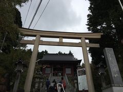ケーブルカーを使わなかったので、１時間ほどハイキング。

武蔵御嶽神社に到着。