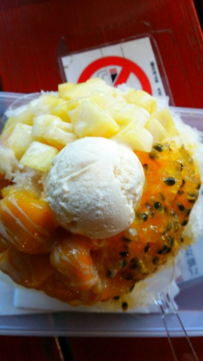 スイーツバイキング堪能したら観光へ出発！<br /><br />道中、<br />道の駅『おんなの駅』『道の駅許田』をハシゴし、おやつをゲット♪<br /><br />『おんなの駅』ではフルーツたっぷりのかき氷<br />アイスマウンテンを <br />色々な味が楽しめたし、爽やかで美味しい！<br /><br />全国道の駅ランキング1位になった事もある<br />『道の駅許田』ではもずく天ぷらを<br />お腹いっぱいでも不思議と食べれちゃう<br /><br />美味しかったー∩^ω^∩！<br /><br />