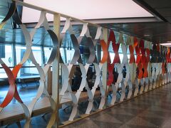 さて、観光は午前で終了し、空港へ。
空港の中も、いちいちお洒落です。