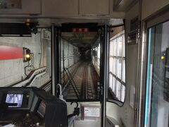 京都市役所前駅を出発。
東西線の電車は６両編成だが、京津線に乗り入れる電車は４両編成。