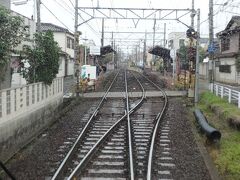 等持院駅。
すれ違い設備のある駅だが、この路線のダイヤは１０分間隔でパターン化されており、通常はここではすれ違いはない。