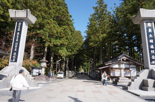 旅館を後にし、車で高野山へ！