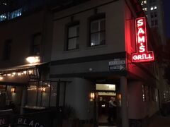 夕食はサンフランシスコで一番好きなサムズグリルアンドシーフードへ
Powell st.隣のモンゴメリ駅が最寄ですが、宿泊しているウェスティンから歩いていけます。

店舗前にはテラス席があります。