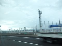 関空に到着した時、台風１５号は熊本県北部にいるとのことで、鹿児島空港まで戻れそうなので、スーツケースを受け取り、皆さんと挨拶の後は１人でリムジンバスに乗って伊丹へ移動。