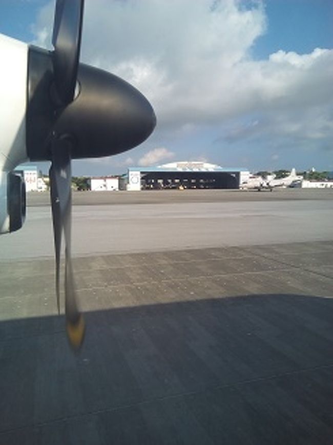 着座位置が低いのでまるで車に乗っているようです。<br />ワンボックスカーぐらいの感覚・・・。<br />777なんかに乗っていると家の２階ぐらいの感じなんですが。