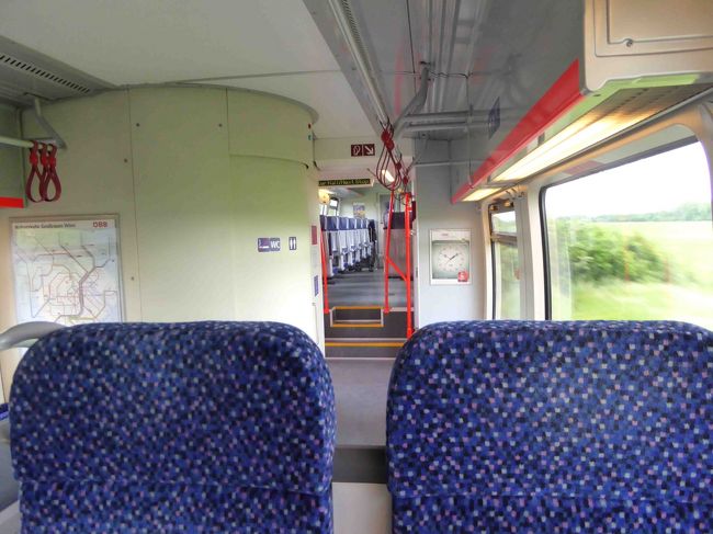 安いお得なチケットを探すのも私の楽しみ。<br /><br />ショプロン行のオーストリア鉄道REXはガラガラ、<br />ゆっくりとくつろいで行くことにします。<br />