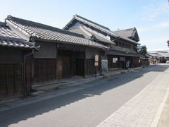 ここからの景観も実に素晴らしいですね！～。

長屋門が在って武家屋敷のような佇まいは、商家に有って珍しいです。
集落などの庄屋のような家屋ですね～。

フィムル写真にとっては絶好のアングルです！。