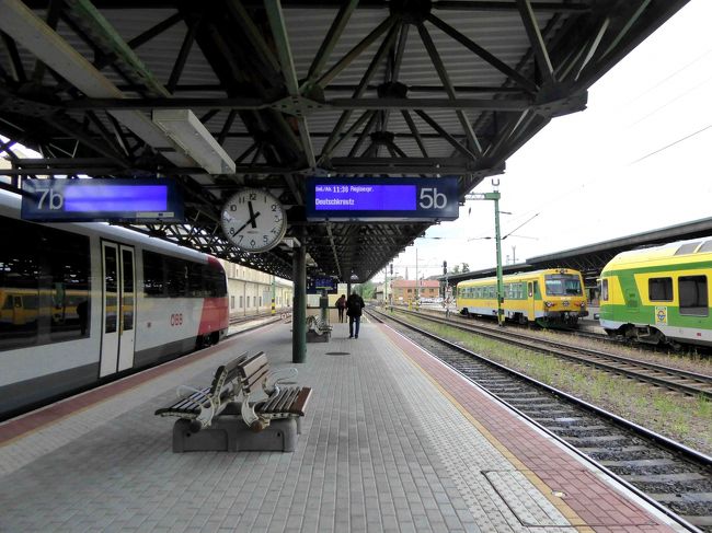 こちらが私たちが乗ってきたオーストリア鉄道のREX。<br />