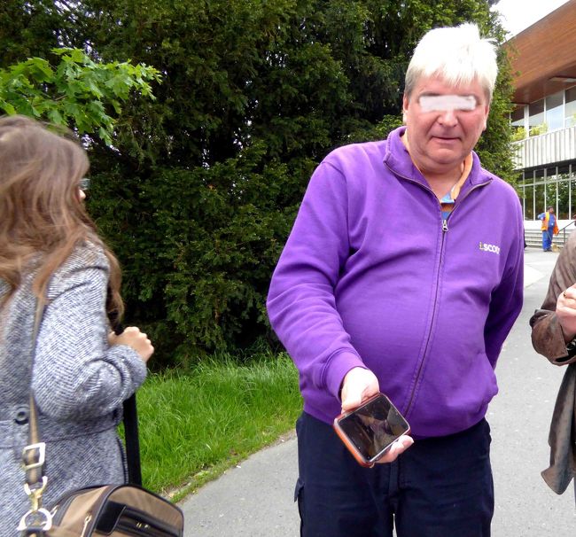 駅を出て3人で町の方に歩いていると、突然恰幅のいい男性に声をかけられました。<br /><br />「日本から来たのかい？」<br />「そうですよ。」<br />「東京からかい？　わしは昨年（？）東京に行ったんだよ。」<br />