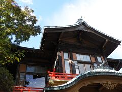 食堂棟は昭和5年建築。日光東照宮御本社の本殿をモデルにしている。