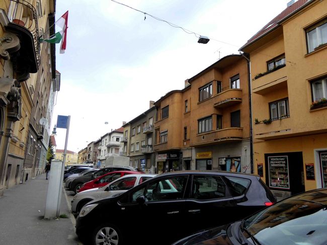 ほんとに人気のない通り。静かです。<br />