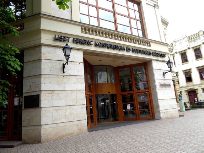 ここはハンガリーが生んだ音楽家フランツ・リストの博物館であり、ショプロンの観光案内所なのです。<br /><br />ここでやっとショプロンの地図をゲット。<br />