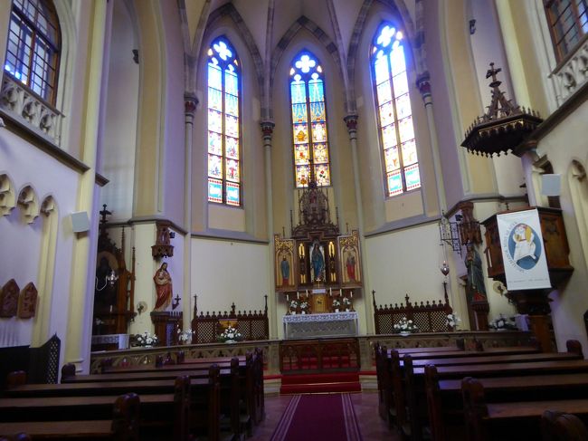 内部もこじんまりとまとまって、豪華じゃないところがステキ。<br />