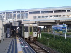 新花巻駅、ここでレンタカーを返し、釜石線へ。新幹線との交差駅だけど、この違い。でも、ローカル線も楽しい。