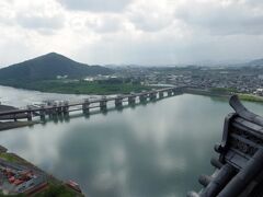 犬山城天守のてっぺんから木曽川の風景！　こちらでは鵜飼もやっています。