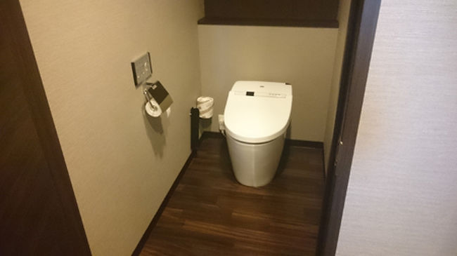 そしてトイレですー。<br />個室です、個室。<br />お風呂入っているときにトイレ我慢しなくてもいい。