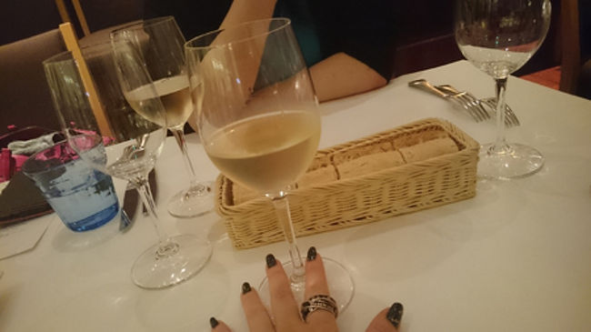 白ワイン。<br />キリっと冷えています。