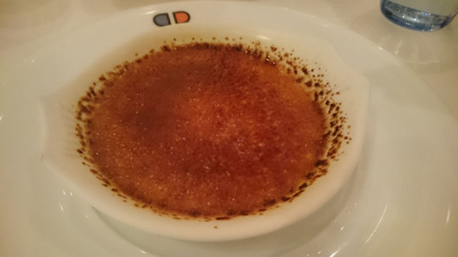 デザートは、実はマンゴーが元気いっぱい入ってまして…私好きすぎて食い過ぎた結果…アレルギーに；；；；；<br />というわけでちょっとデザートから抜いといてーとお願いしたら、クレームブリュレきましたぁぁぁぁ<br />わーーーーーい！！！！！<br />おいしい………！！！<br />