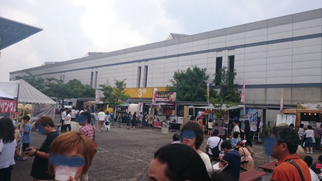 いろいろな食べ物屋さんがきていました。