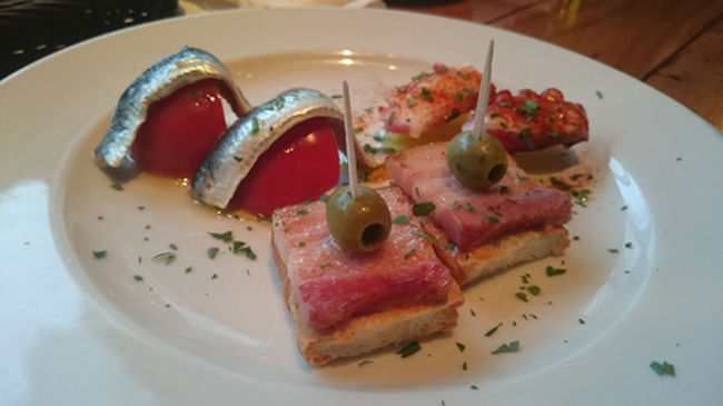 前菜三種盛り。イワシ美味！分厚いベーコン美味！