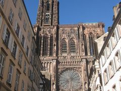 出た！
ノートルダム大聖堂。

１１７６年から２５０年かけて作られたそうです。