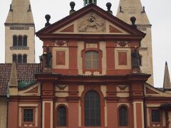 Basilica of St George
イジー教会

プラハ城の中で一番古いとされる教会
