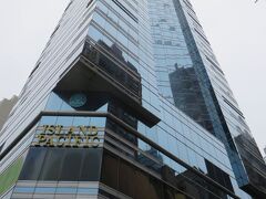 1時間ほどの乗車で、ホテルの目の前に。
でも、あまりにも早すぎるので、チェックインだけして荷物を預かってもらうことに。