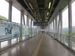 4時間前に抜けた国境を、逆戻り。