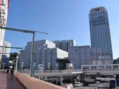 ショッパーズプラザ横須賀前から
横須賀芸術劇場