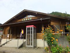 JR越美北線（九頭竜線）の終点・九頭竜湖駅に到着。越前大野駅までは9往復、九頭竜湖駅までは5往復という非電化の超ローカル線ですが、この週末はイベントに合わせて臨時列車も出ていて、かなり混んでいました。