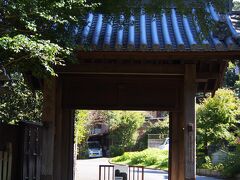 瑞泉寺の門を抜けて鎌倉宮方面へ。