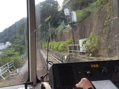 箱根登山電車に乗り込み、宮ノ下駅を目指します。
所要時間は25分ほど。その間に、スイッチバックが3回ありました。