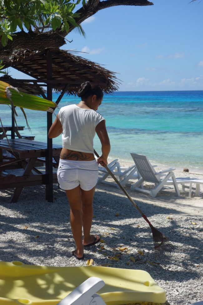 腰の辺りの立派なタトゥーに注目！