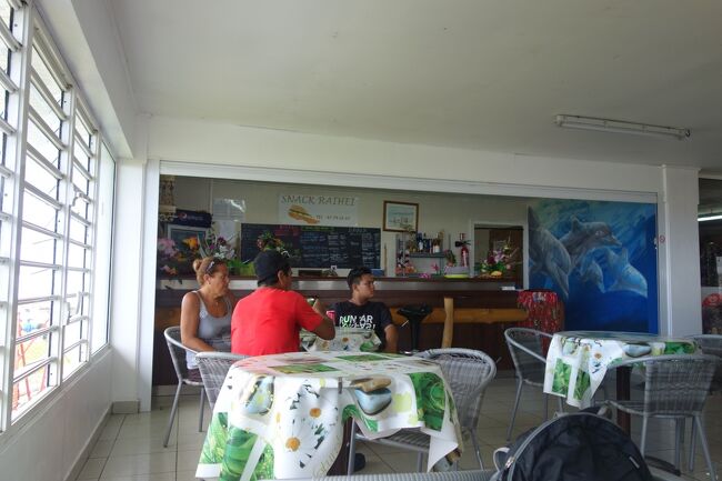 出発まで空港内のカフェでゆっくり。