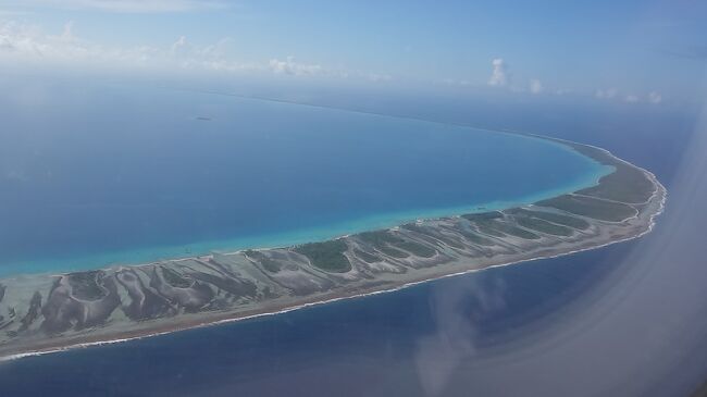 お隣りの環礁の上空を、