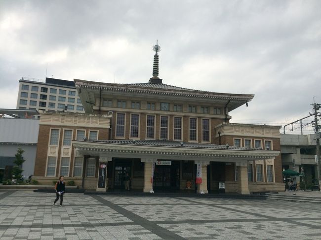 奈良駅の隣にある観光案内所。<br />色々なパンフレットがあります。<br />レンタサイクルできるところを聞いて自転車を借りて出発です。