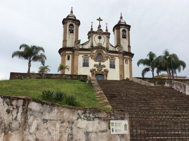 美しい教会だが名前不明。。