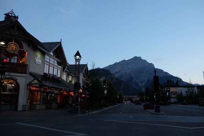 朝の散歩へ<br /><br />カスケード山がきれいに見えています。