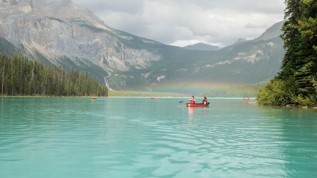 虹が！！！<br />キレイ！<br />すぐにでも触れそうなぐらい。<br /><br /><br />行きは簡単に進んだカヌー<br />帰りは必死になって漕いでもなかなか進まない！<br />しかも私が必死になって漕いでもぐるぐる廻るので（舵取り役ってそういう意味だったのか！）パドルを右に左に必死で変えながら漕ぎます。<br />パドルを左右移動させる度に水がボートの上に落ちるのでなんだかびしょびしょになってきました･･･<br />