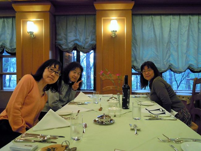 夕食はフレンチ・フルコース<br /><br />これで１人￥18,000とはお得感アリ！