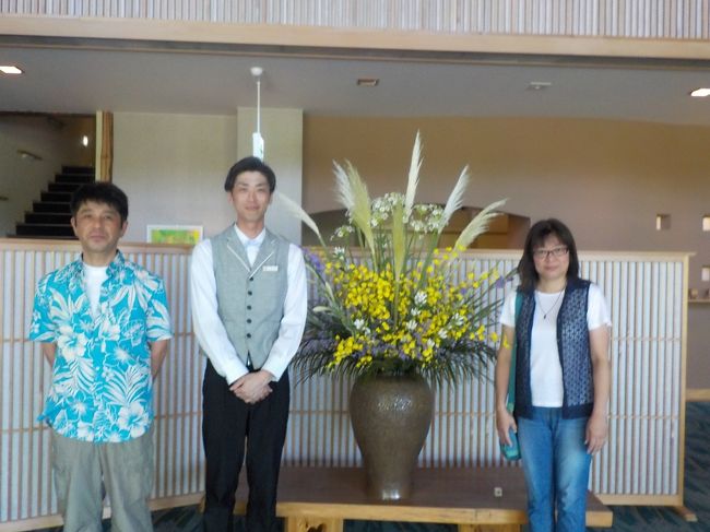 米屋の宿泊も今年で11年目。<br />なんと10周年！<br />色々と良くしてもったなぁ♪<br /><br />写真の男性は有馬ヒロトシさん。<br />そう、社長と女将さんの長男でつまりは2代目。<br />かなりの長身で写真よりもイケメン<br />現在フロントで修業中であります。<br /><br />これからもヨロシクね。