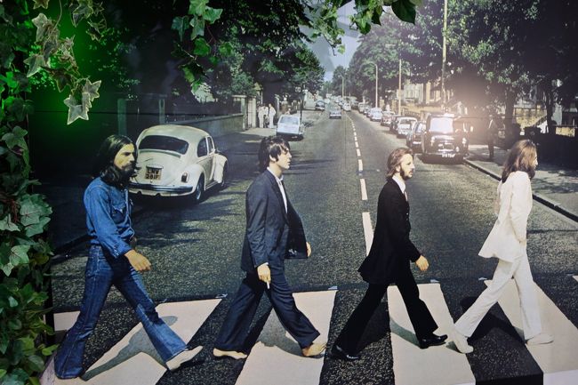 そのジャケット。<br /><br />中央の白線はこのころはまっすぐですね。