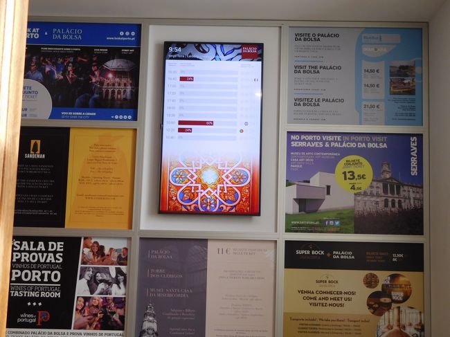 ボルサ宮入ったところのチケット売り場。<br />こんなモニターがあり、ツアーの時間、混み具合がわかる。１０時が今日最初のツアーでお客さん６割か。