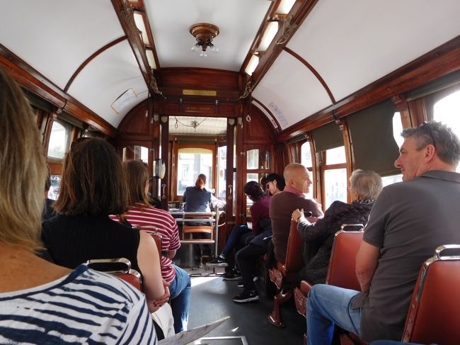 女性の運転手さんも多い。<br />この車内はみんな観光客みたい。