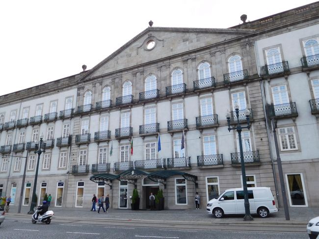 インターコンチネンタルの、リベルダーテ広場を向いた正面。