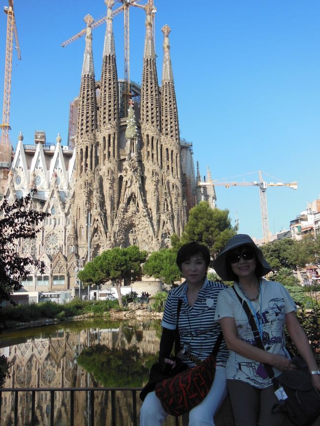 サクラダファミリアをバックに。<br /><br />