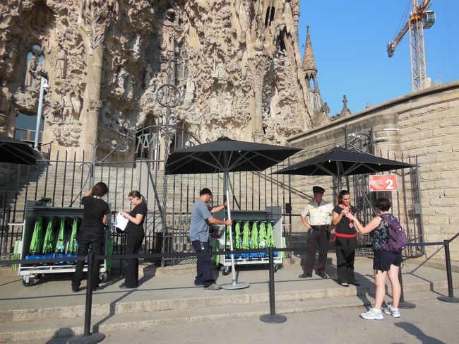 スタッフが開場の準備をしています。<br /><br />