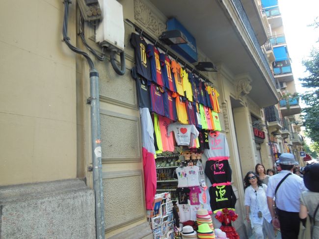 お土産物屋さんもたくさんあるようです。<br /><br /><br />