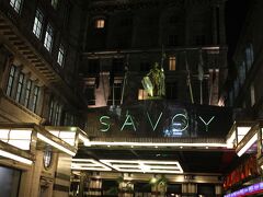 夜はサヴォイホテルへやってきました。

http://www.fairmont.com/savoy-london/